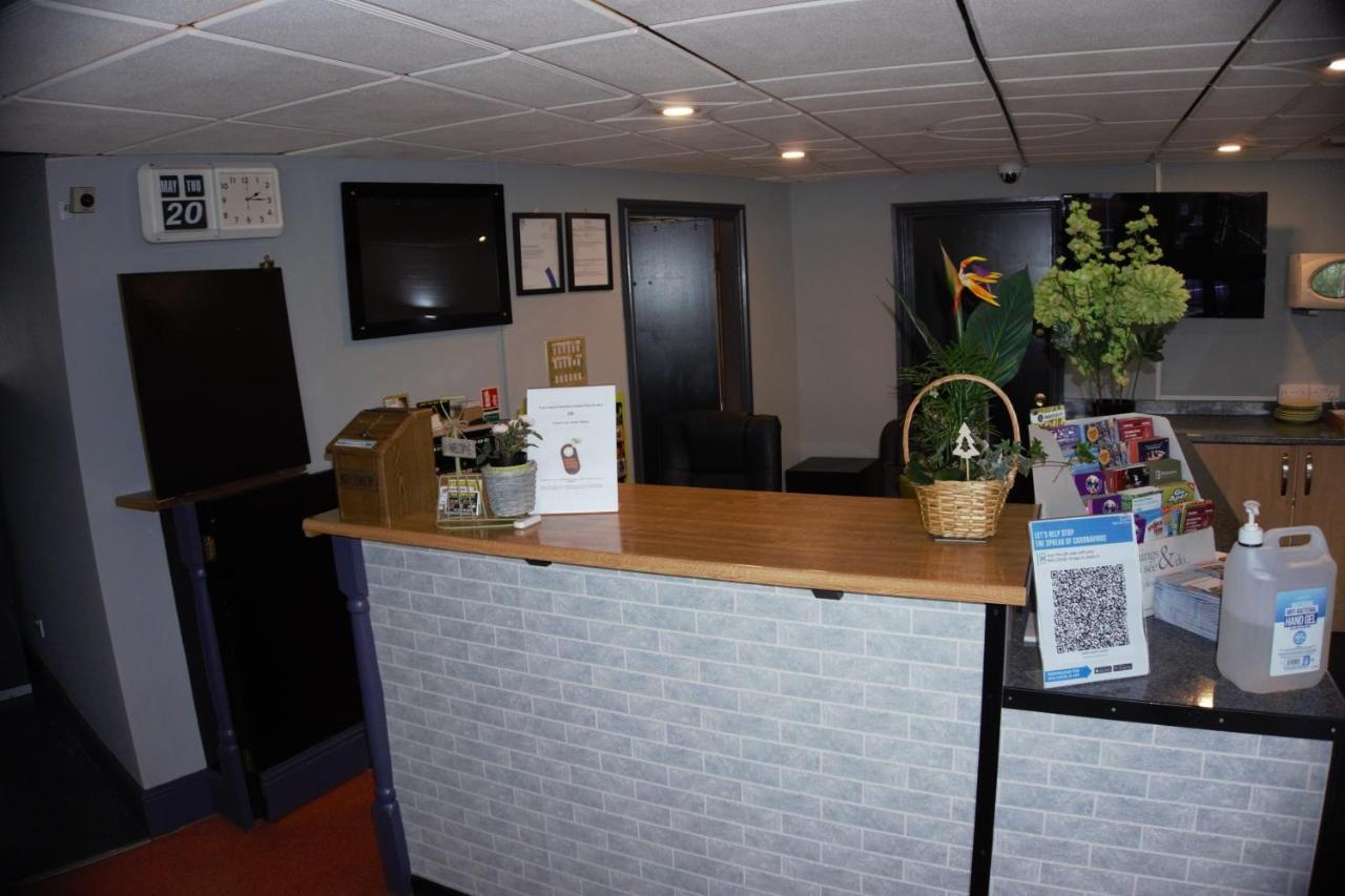 Happy Guests Lodge Lower Whitley Bagian luar foto