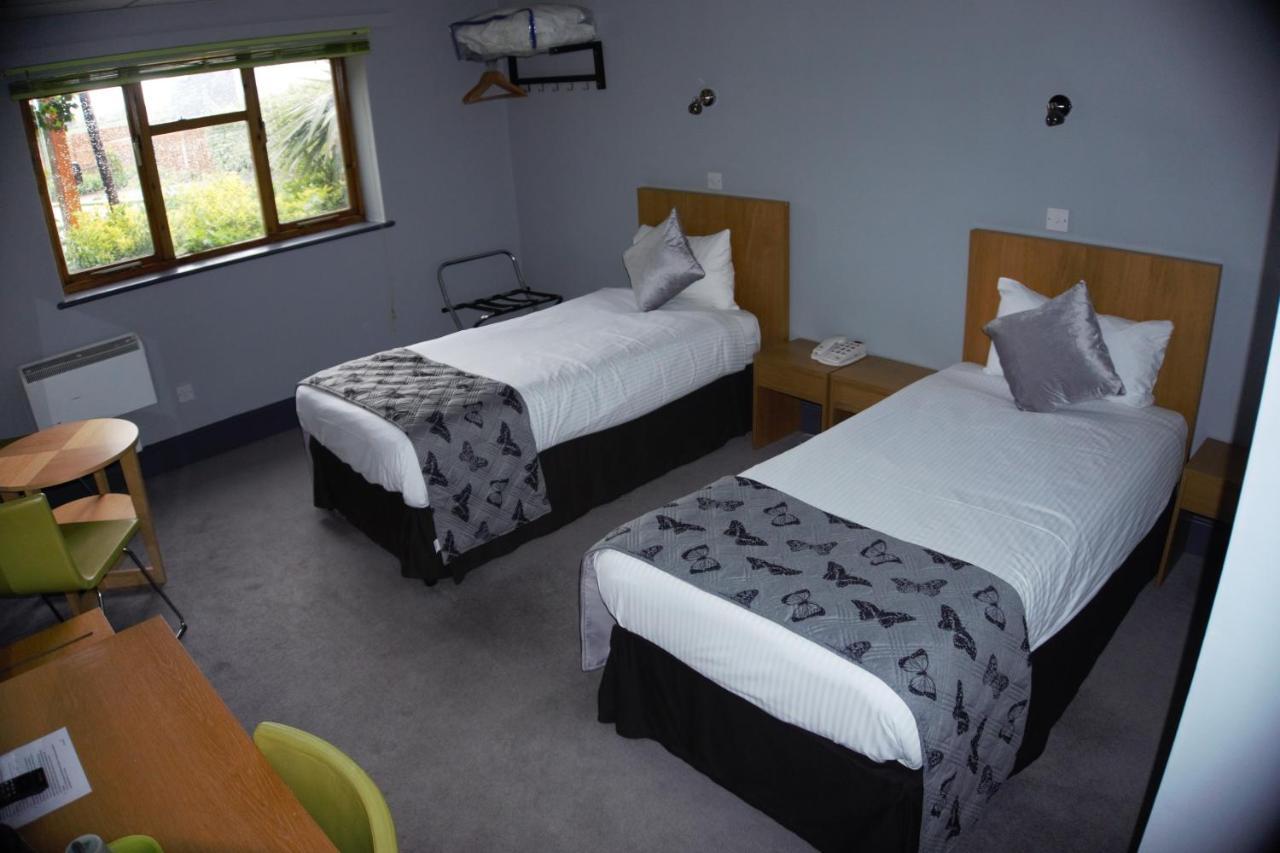 Happy Guests Lodge Lower Whitley Bagian luar foto