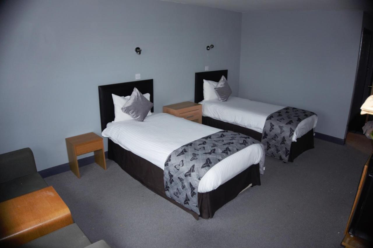 Happy Guests Lodge Lower Whitley Bagian luar foto