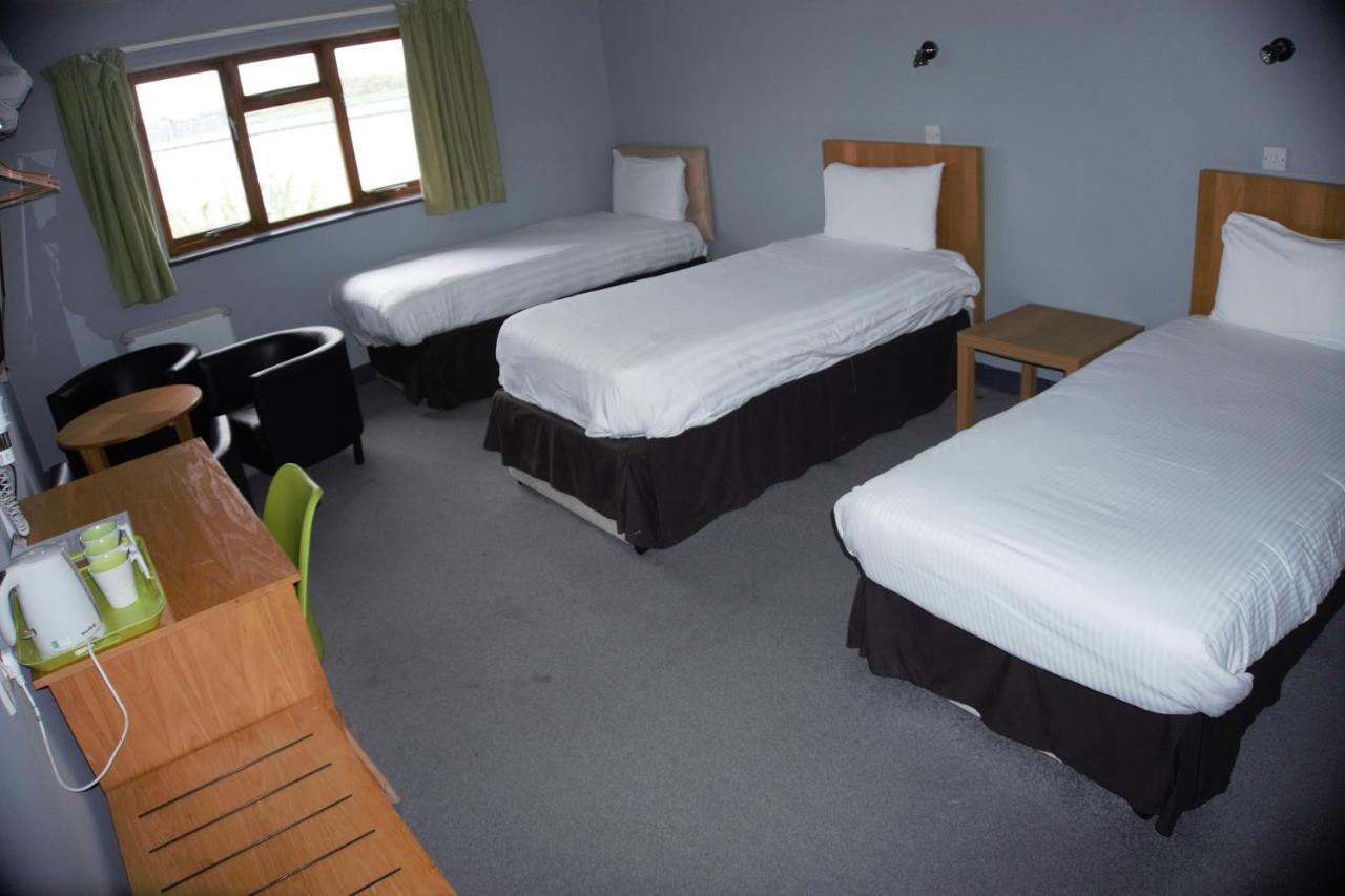 Happy Guests Lodge Lower Whitley Bagian luar foto