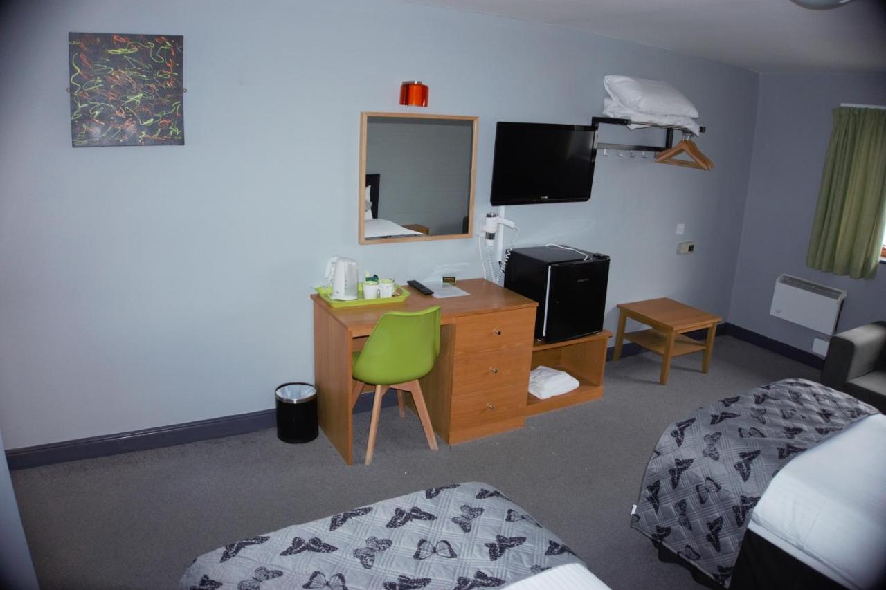 Happy Guests Lodge Lower Whitley Bagian luar foto