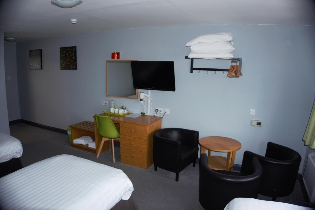Happy Guests Lodge Lower Whitley Bagian luar foto