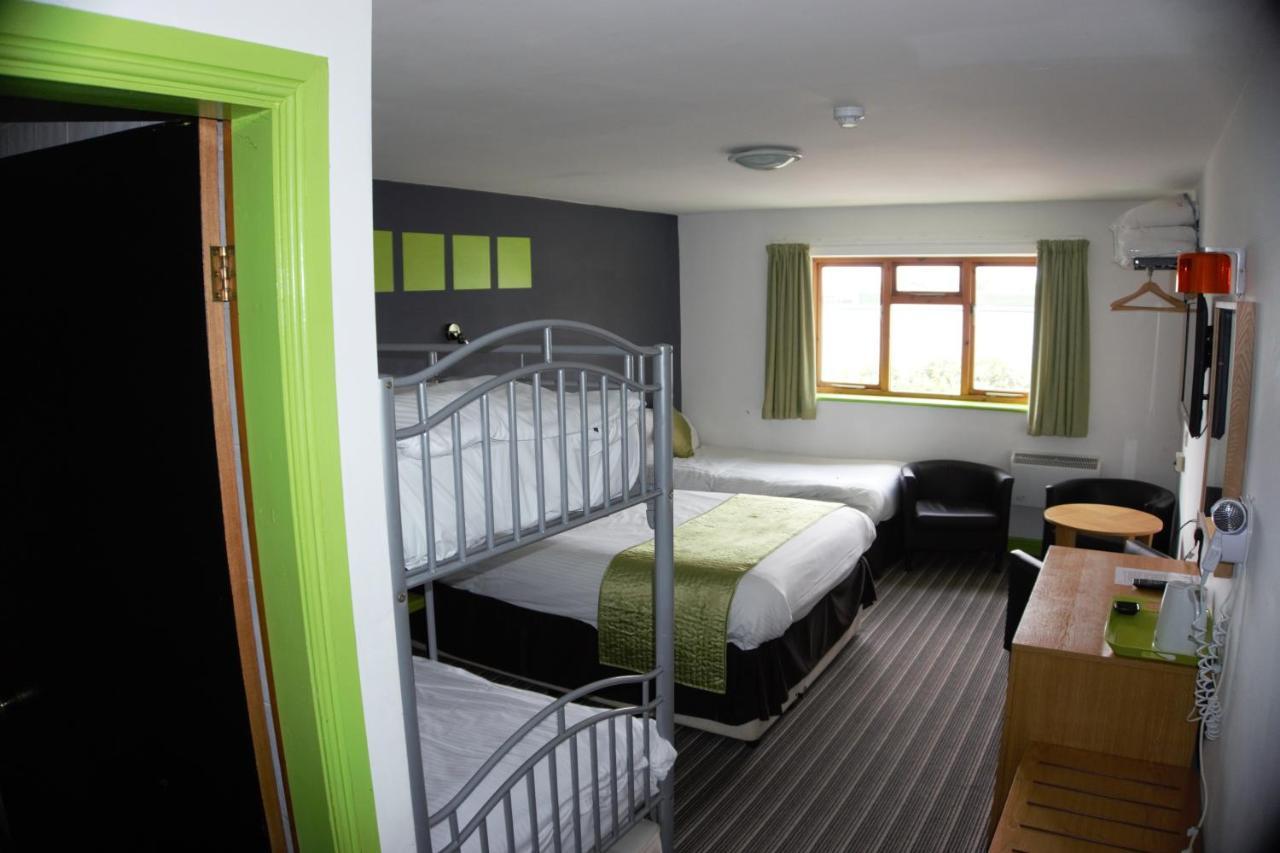 Happy Guests Lodge Lower Whitley Bagian luar foto